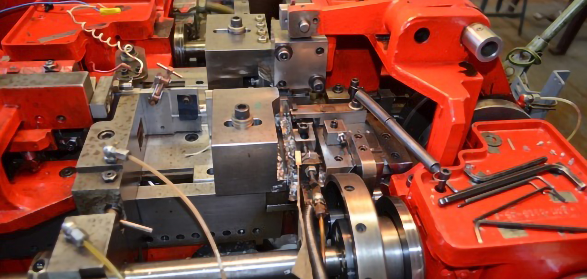 Benefits of Fourslide Machines in Manufacturing Processes
